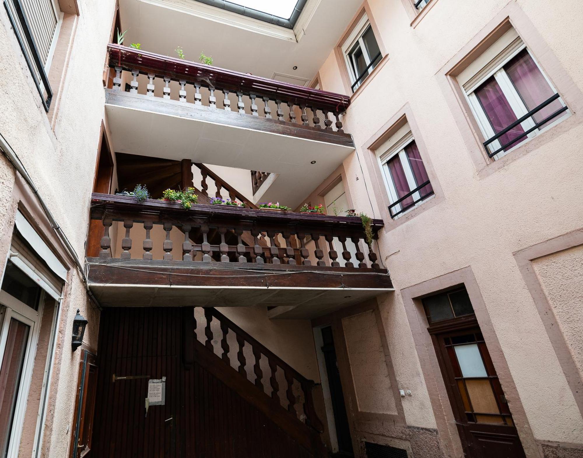 Le Repaire Du Chanceux Selestat Bagian luar foto